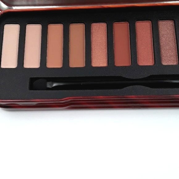 W7 BLAZIN' Neutrals on fire. Eyeshadow Palette. - Picture 5 of 8